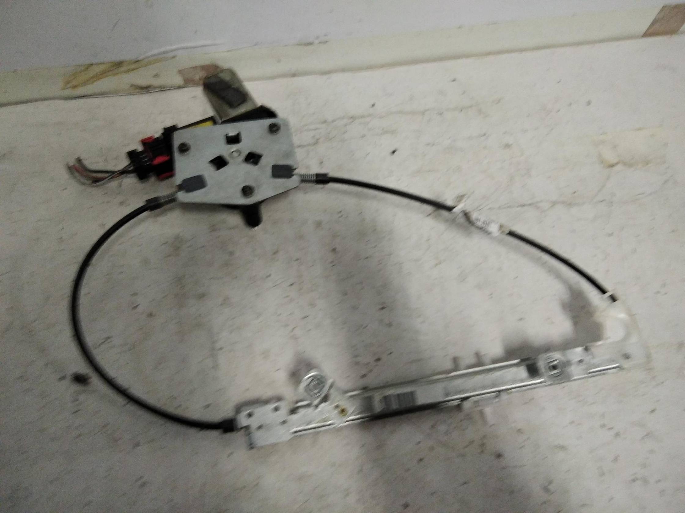 Alzacristallo elettr. porta post. dx.